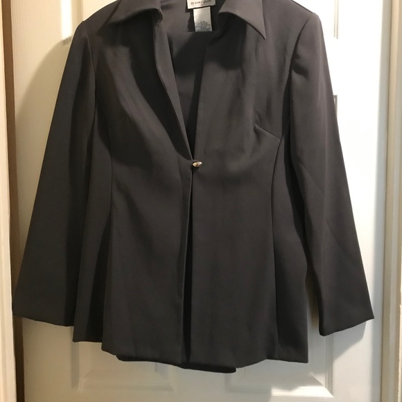 Breaking loose two piece women's suit - Picture 2 of 4